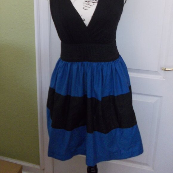 Marquis V Neck Tank Dress - Picture 4 of 5